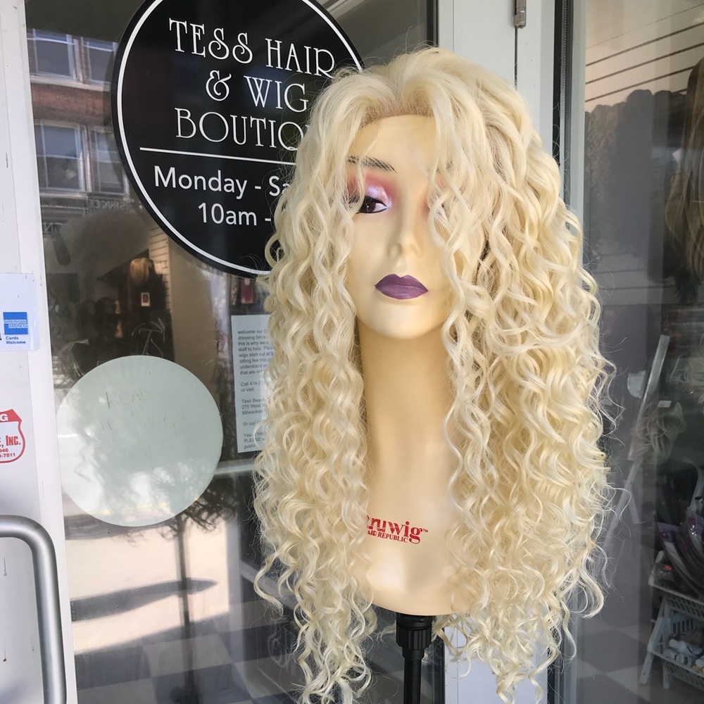 Realistic Long blonde Wig curly 613 middle part